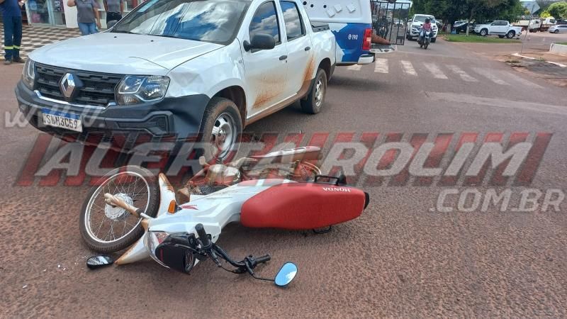 Segundo acidente do dia envolveu carro e moto e deixou uma pessoa ferida no Centro de Rolim de Moura Segundo acidente do dia envolveu carro e moto e deixou uma pessoa ferida no Centro de Rolim de Moura