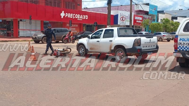 Segundo acidente do dia envolveu carro e moto e deixou uma pessoa ferida no Centro de Rolim de Moura Segundo acidente do dia envolveu carro e moto e deixou uma pessoa ferida no Centro de Rolim de Moura