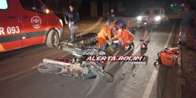 Delivery e condutor de Biz ficaram feridos após colisão frontal no bairro Beira Rio, em Rolim de Moura