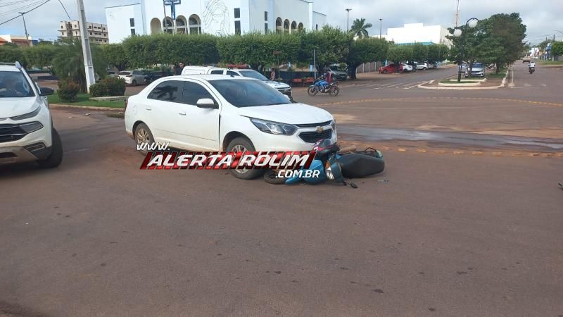 Acidente de trânsito em rotatória deixou mulher ferida nesta manhã, em Rolim de Moura Acidente de trânsito em rotatória deixou mulher ferida nesta manhã, em Rolim de Moura