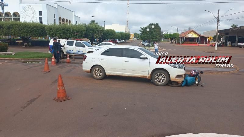Acidente de trânsito em rotatória deixou mulher ferida nesta manhã, em Rolim de Moura Acidente de trânsito em rotatória deixou mulher ferida nesta manhã, em Rolim de Moura