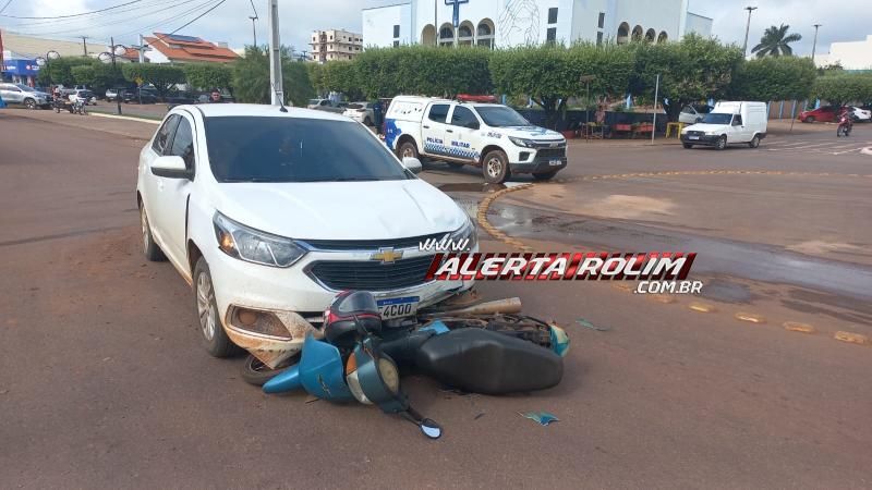 Acidente de trânsito em rotatória deixou mulher ferida nesta manhã, em Rolim de Moura Acidente de trânsito em rotatória deixou mulher ferida nesta manhã, em Rolim de Moura