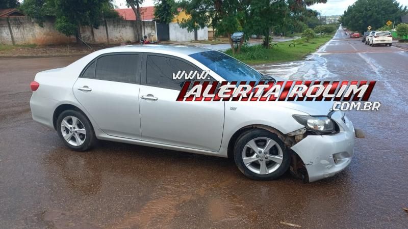Acidente de trânsito no começo desta tarde deixou mulher ferida no São Cristóvão, em Rolim de Moura Acidente de trânsito no começo desta tarde deixou mulher ferida no São Cristóvão, em Rolim de Moura