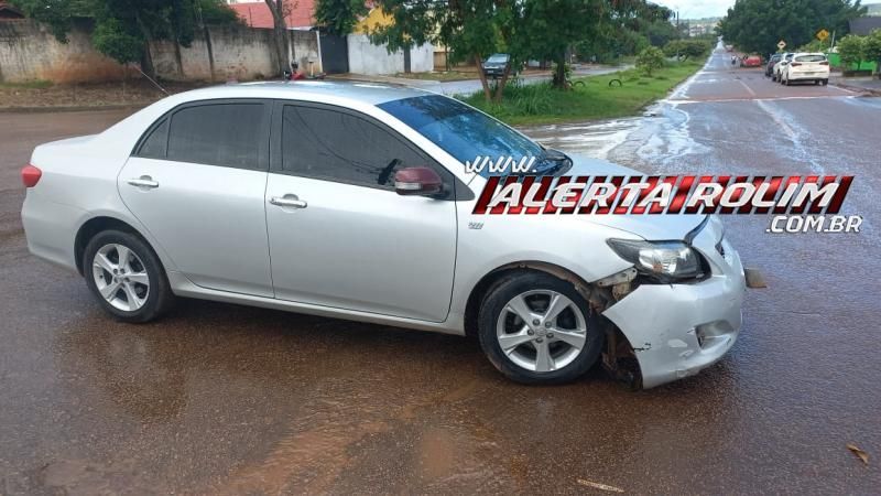 Acidente de trânsito no começo desta tarde deixou mulher ferida no São Cristóvão, em Rolim de Moura Acidente de trânsito no começo desta tarde deixou mulher ferida no São Cristóvão, em Rolim de Moura