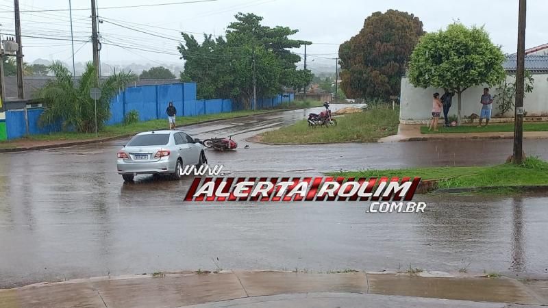 Acidente de trânsito no começo desta tarde deixou mulher ferida no São Cristóvão, em Rolim de Moura Acidente de trânsito no começo desta tarde deixou mulher ferida no São Cristóvão, em Rolim de Moura