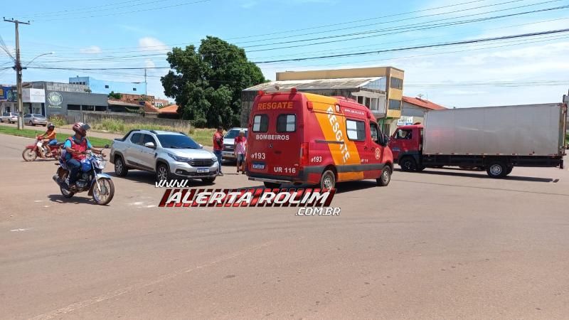Acidente envolvendo moto e caminhonete deixou uma pessoa ferida nesta manhã, em Rolim de Moura Acidente envolvendo moto e caminhonete deixou uma pessoa ferida nesta manhã, em Rolim de Moura