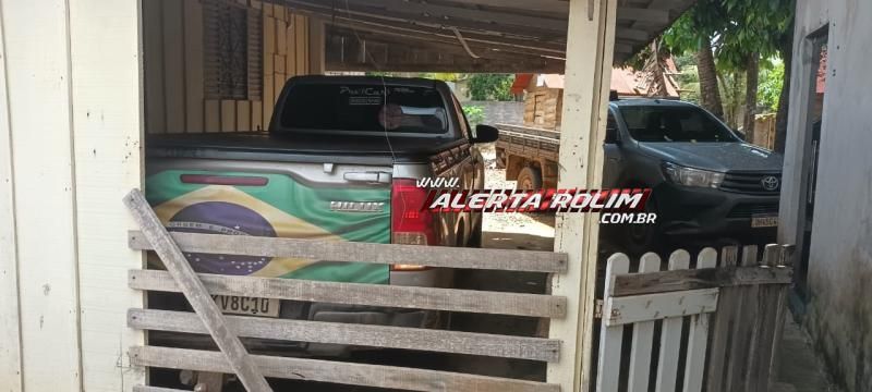 Duas caminhonetes e outros vários produtos roubados de uma família em Nova Brasilândia foram recuperados pela polícia em Ariquemes; alguns suspeitos foram presos e outro foi morto Duas caminhonetes e outros vários produtos roubados de uma família em Nova Brasilândia foram recuperados pela polícia em Ariquemes; alguns suspeitos foram presos e outro foi morto