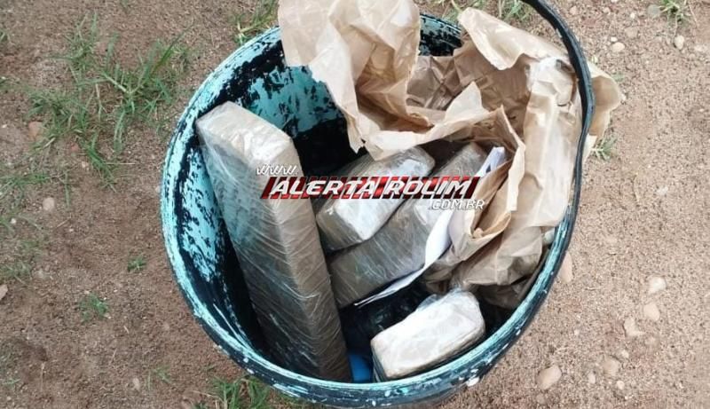 Casal foi preso pela Polícia Militar com quase 04 quilos de drogas, em Rolim de Moura Casal foi preso pela Polícia Militar com quase 04 quilos de drogas, em Rolim de Moura