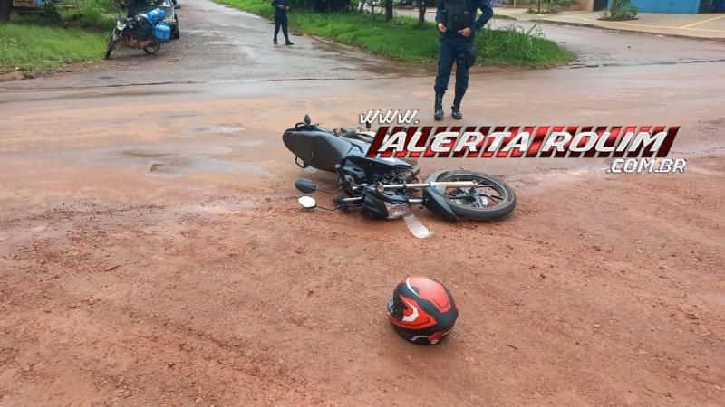 Colisão entre moto e caminhonete deixou um ferido nesta tarde, em Rolim de Moura Colisão entre moto e caminhonete deixou um ferido nesta tarde, em Rolim de Moura