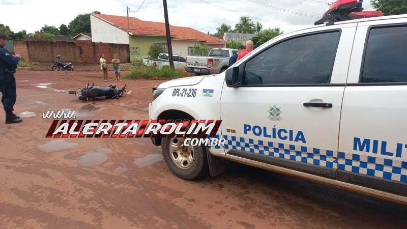 Colisão entre moto e caminhonete deixou um ferido nesta tarde, em Rolim de Moura Colisão entre moto e caminhonete deixou um ferido nesta tarde, em Rolim de Moura