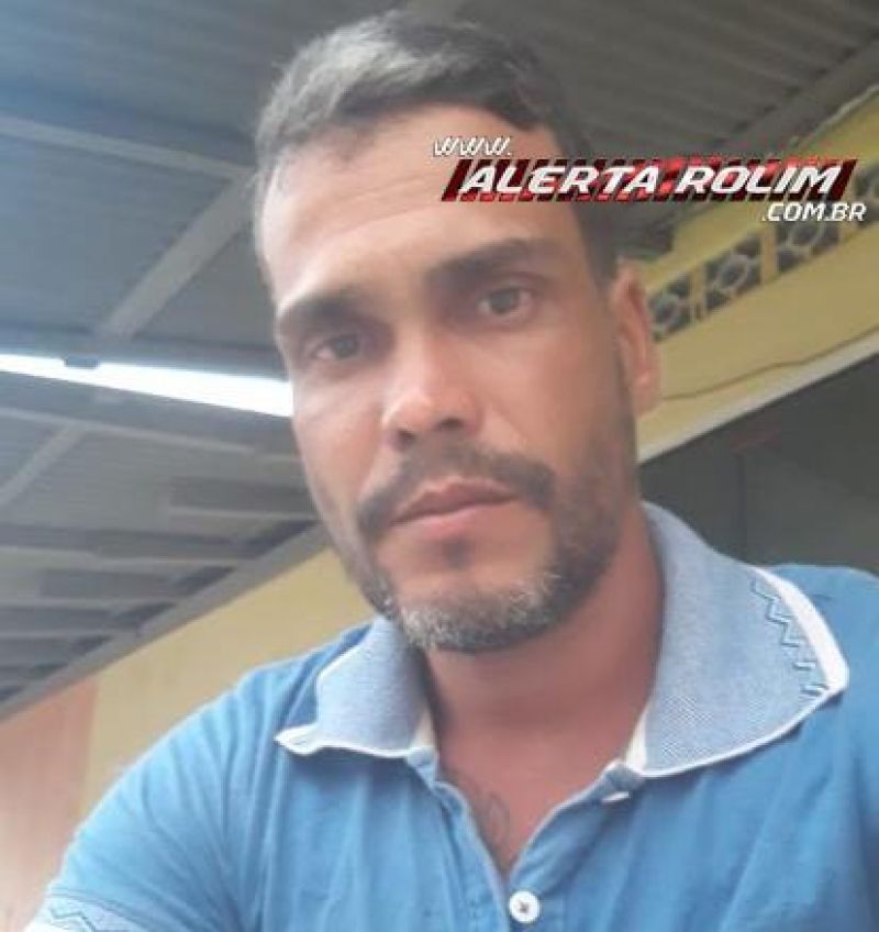 Familiares procuram por CHARLES ALEXANDRE MARTINS TEIXEIRA, que desapareceu há 04 dias, na Zona Rural de Rolim de Moura Familiares procuram por CHARLES ALEXANDRE MARTINS TEIXEIRA, que desapareceu há 04 dias, na Zona Rural de Rolim de Moura