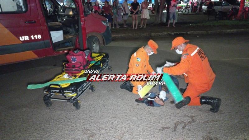 Idoso foi socorrido ao ser atropelado por moto no Centro de Rolim de Moura; Condutora se evadiu do local - Veja o vídeo Idoso foi socorrido ao ser atropelado por moto no Centro de Rolim de Moura; Condutora se evadiu do local - Veja o vídeo