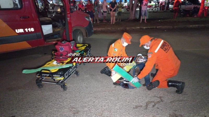 Idoso foi socorrido ao ser atropelado por moto no Centro de Rolim de Moura; Condutora se evadiu do local - Veja o vídeo Idoso foi socorrido ao ser atropelado por moto no Centro de Rolim de Moura; Condutora se evadiu do local - Veja o vídeo