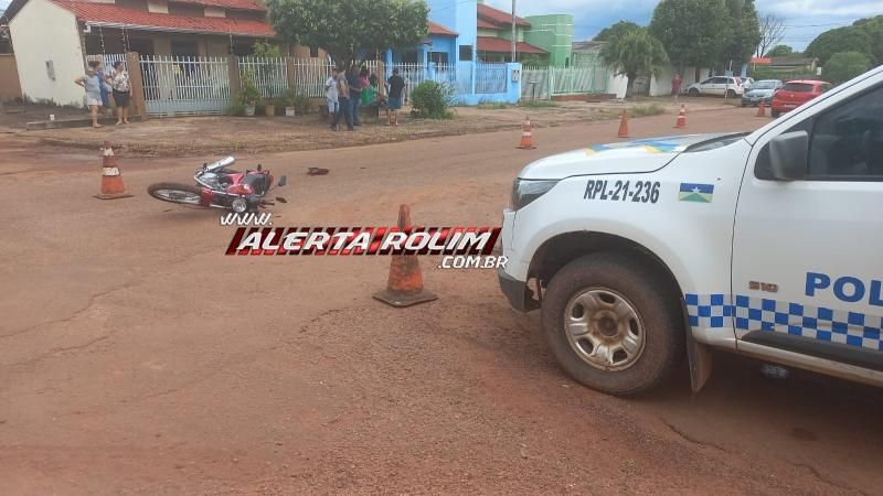 Motociclista ficou ferido ao cruzar preferencial e colidir em carro que estava na contramão no bairro Cidade Alta, em Rolim de Moura Motociclista ficou ferido ao cruzar preferencial e colidir em carro que estava na contramão no bairro Cidade Alta, em Rolim de Moura