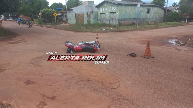 Motociclista ficou ferido ao cruzar preferencial e colidir em carro que estava na contramão no bairro Cidade Alta, em Rolim de Moura Motociclista ficou ferido ao cruzar preferencial e colidir em carro que estava na contramão no bairro Cidade Alta, em Rolim de Moura