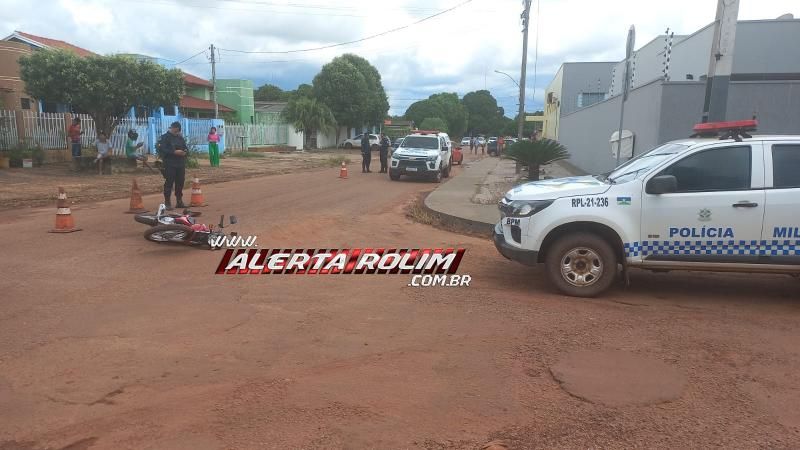 Motociclista ficou ferido ao cruzar preferencial e colidir em carro que estava na contramão no bairro Cidade Alta, em Rolim de Moura Motociclista ficou ferido ao cruzar preferencial e colidir em carro que estava na contramão no bairro Cidade Alta, em Rolim de Moura