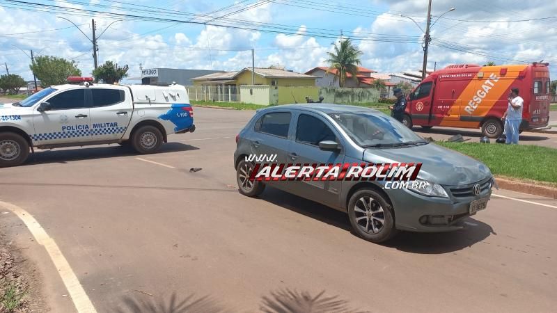 Passageira de moto ficou ferida após colisão com carro, em Rolim de Moura Passageira de moto ficou ferida após colisão com carro, em Rolim de Moura