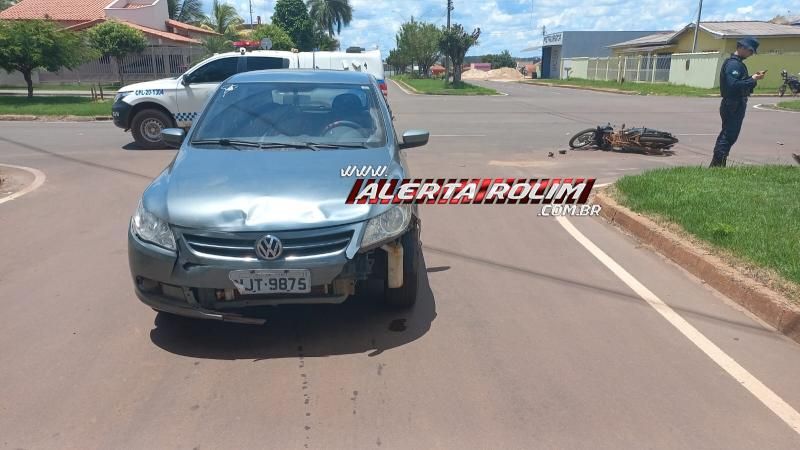 Passageira de moto ficou ferida após colisão com carro, em Rolim de Moura Passageira de moto ficou ferida após colisão com carro, em Rolim de Moura