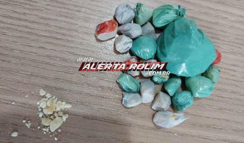 Vídeo - Acusado de tráfico de drogas foi preso durante trabalho em conjunto da PM e PC em Rolim de Moura; vários objetos de procedência duvidosa foram apreendidos Vídeo - Acusado de tráfico de drogas foi preso durante trabalho em conjunto da PM e PC em Rolim de Moura; vários objetos de procedência duvidosa foram apreendidos