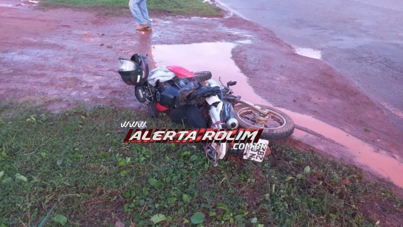 VÍDEO - Durante fuga de abordagem policial, motociclista invadiu preferencial e colidiu violentamente na condutora de uma moto, em Rolim de Moura VÍDEO - Durante fuga de abordagem policial, motociclista invadiu preferencial e colidiu violentamente na condutora de uma moto, em Rolim de Moura