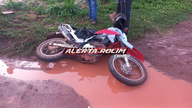 VÍDEO - Durante fuga de abordagem policial, motociclista invadiu preferencial e colidiu violentamente na condutora de uma moto, em Rolim de Moura VÍDEO - Durante fuga de abordagem policial, motociclista invadiu preferencial e colidiu violentamente na condutora de uma moto, em Rolim de Moura