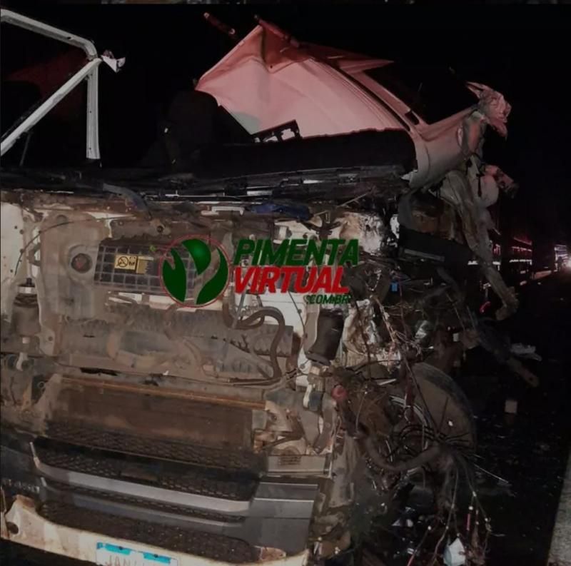 Acidente com cinco veículos na BR-364 mobiliza Bombeiros e PRF em Pimenta Bueno; Um dos motoristas ficou preso nas ferragens Acidente com cinco veículos na BR-364 mobiliza Bombeiros e PRF em Pimenta Bueno; Um dos motoristas ficou preso nas ferragens