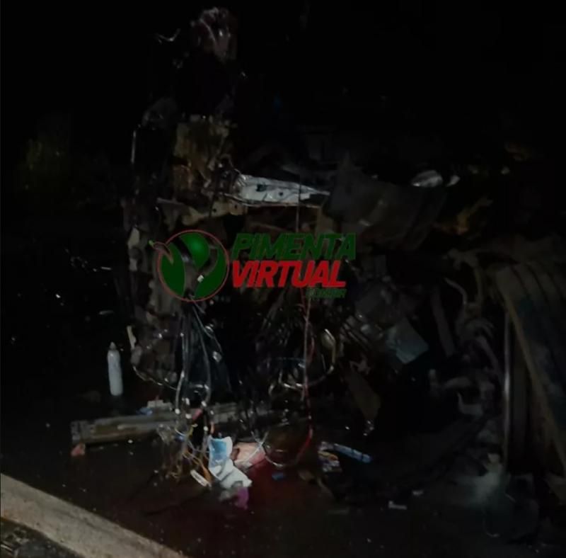 Acidente com cinco veículos na BR-364 mobiliza Bombeiros e PRF em Pimenta Bueno; Um dos motoristas ficou preso nas ferragens Acidente com cinco veículos na BR-364 mobiliza Bombeiros e PRF em Pimenta Bueno; Um dos motoristas ficou preso nas ferragens