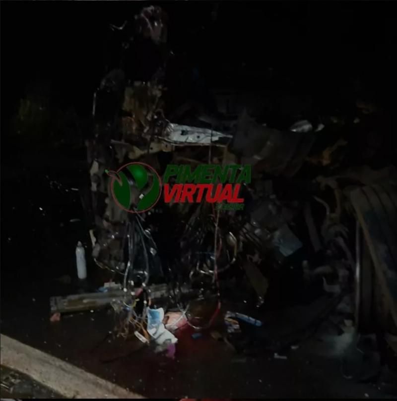 Acidente com cinco veículos na BR-364 mobiliza Bombeiros e PRF em Pimenta Bueno; Um dos motoristas ficou preso nas ferragens Acidente com cinco veículos na BR-364 mobiliza Bombeiros e PRF em Pimenta Bueno; Um dos motoristas ficou preso nas ferragens
