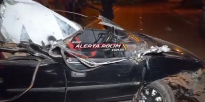  ATUALIZAÇÃO - Câmera registrou veículo momento antes de bater em caminhonete estacionada, em Rolim de Moura 