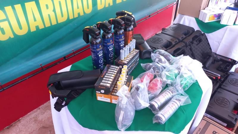 Bombeiros, PM e Politec de Rolim de Moura receberam viaturas e materiais Bombeiros, PM e Politec de Rolim de Moura receberam viaturas e materiais