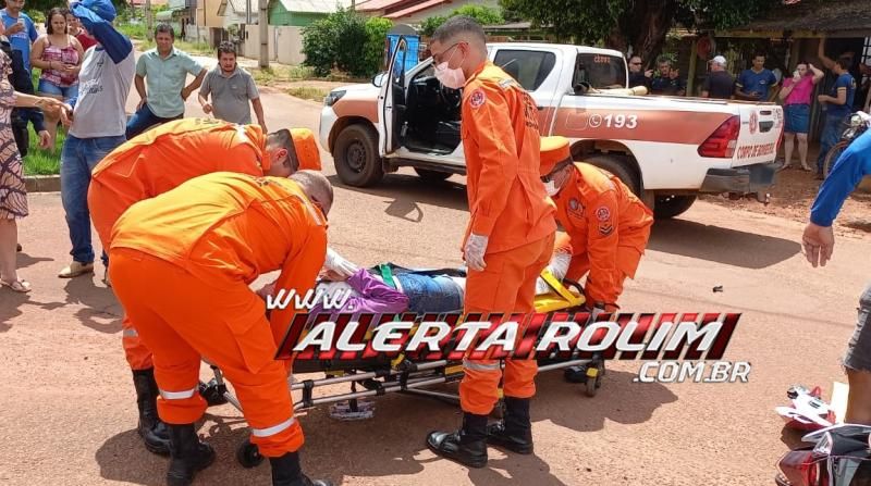 Condutora de moto fraturou perna em acidente de trânsito nesta tarde, em Rolim de Moura  Condutora de moto fraturou perna em acidente de trânsito nesta tarde, em Rolim de Moura