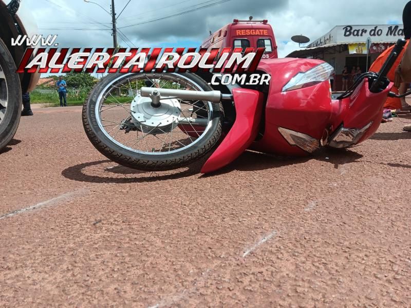 Condutora de moto fraturou perna em acidente de trânsito nesta tarde, em Rolim de Moura  Condutora de moto fraturou perna em acidente de trânsito nesta tarde, em Rolim de Moura