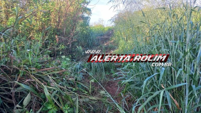 Durante madrugada, mulher saiu da pista e caiu com carro em ribanceira na RO 383, em Rolim de Moura Durante madrugada, mulher saiu da pista e caiu com carro em ribanceira na RO 383, em Rolim de Moura