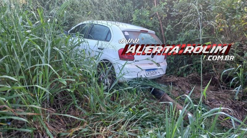 Durante madrugada, mulher saiu da pista e caiu com carro em ribanceira na RO 383, em Rolim de Moura Durante madrugada, mulher saiu da pista e caiu com carro em ribanceira na RO 383, em Rolim de Moura