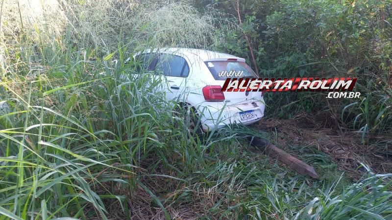 Durante madrugada, mulher saiu da pista e caiu com carro em ribanceira na RO 383, em Rolim de Moura Durante madrugada, mulher saiu da pista e caiu com carro em ribanceira na RO 383, em Rolim de Moura