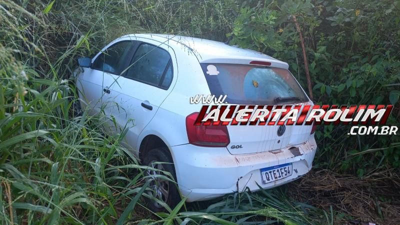 Durante madrugada, mulher saiu da pista e caiu com carro em ribanceira na RO 383, em Rolim de Moura Durante madrugada, mulher saiu da pista e caiu com carro em ribanceira na RO 383, em Rolim de Moura