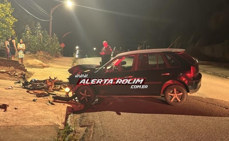 Motociclista se envolveu em grave acidente ao colidir frontalmente contra carro, enquanto fazia malabarismos de moto, em Santa Luzia Motociclista se envolveu em grave acidente ao colidir frontalmente contra carro, enquanto fazia malabarismos de moto, em Santa Luzia