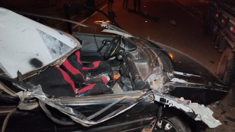 Motorista foi socorrido após bater em traseira de caminhonete, em Rolim de Moura Motorista foi socorrido após bater em traseira de caminhonete, em Rolim de Moura