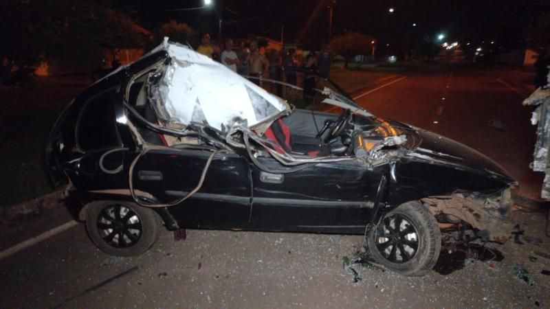 Motorista foi socorrido após bater em traseira de caminhonete, em Rolim de Moura Motorista foi socorrido após bater em traseira de caminhonete, em Rolim de Moura