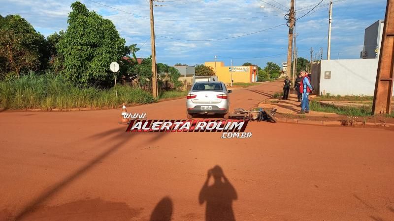 Passageira de mototáxi foi socorrida após acidente de trânsito com carro no bairro Cidade Alta, em Rolim de Moura Passageira de mototáxi foi socorrida após acidente de trânsito com carro no bairro Cidade Alta, em Rolim de Moura