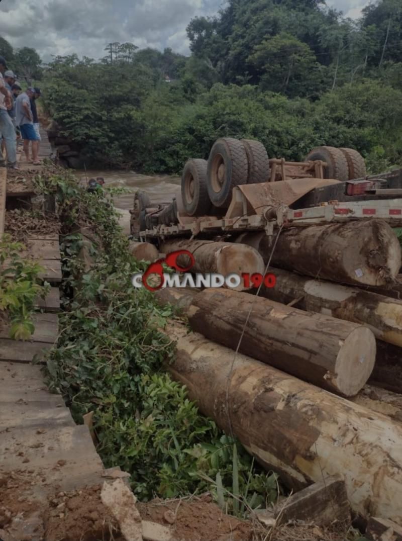Ponte de madeira quebra, caminhão cai em rio e motorista perde a vida em Ji-Paraná Ponte de madeira quebra, caminhão cai em rio e motorista perde a vida em Ji-Paraná