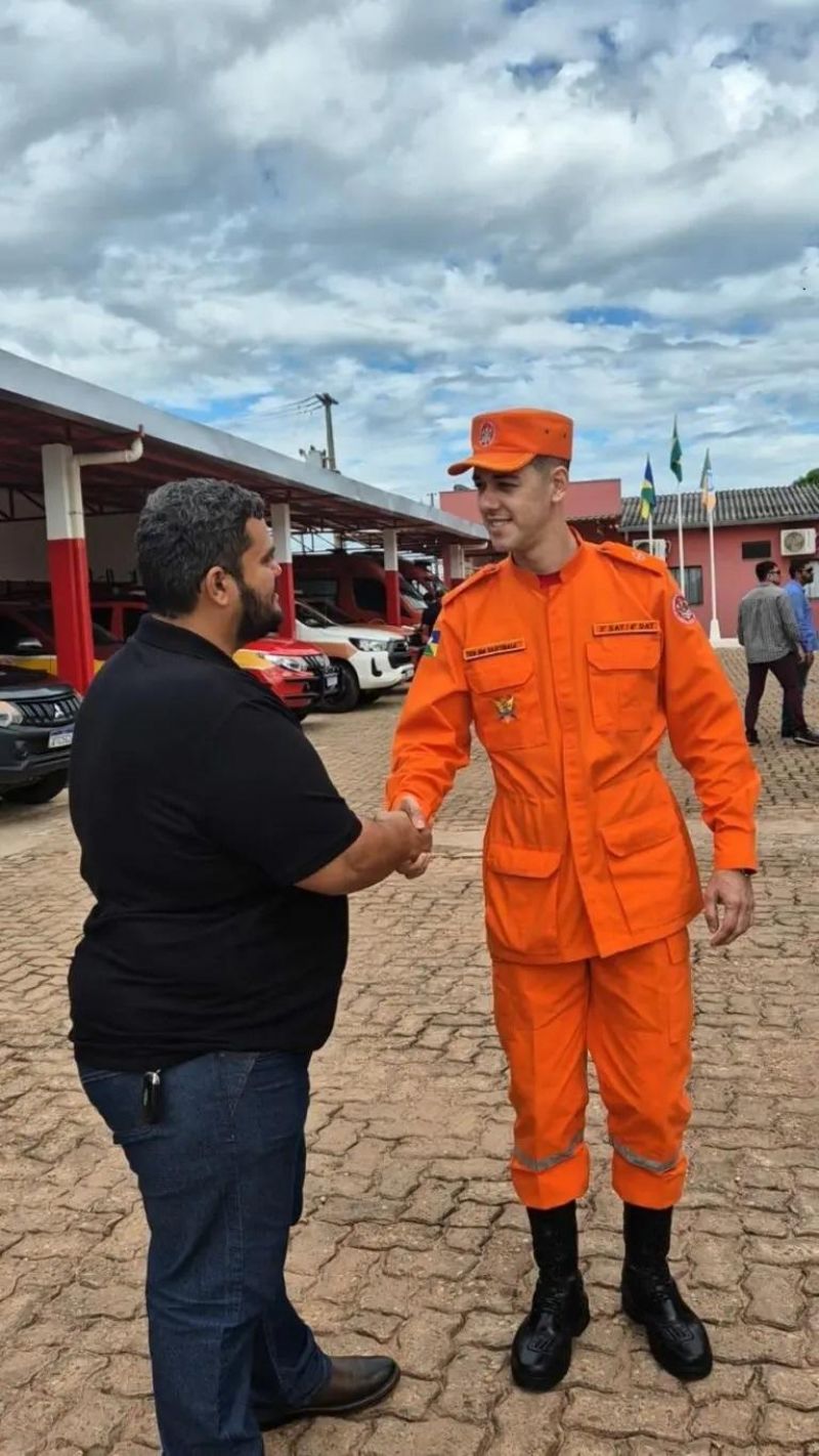 Rolim de Moura – Thiago Moreira prestigia entrega de equipamentos e veículos para o Corpo de Bombeiros, Politec e Polícia Militar Rolim de Moura – Thiago Moreira prestigia entrega de equipamentos e veículos para o Corpo de Bombeiros, Politec e Polícia Militar