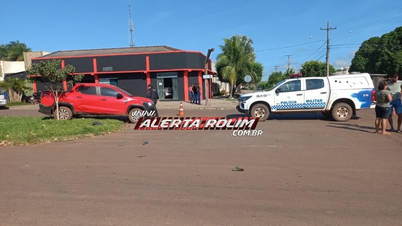Acidente de trânsito envolvendo dois carros foi registrado nessa manhã, em Rolim de Moura Acidente de trânsito envolvendo dois carros foi registrado nessa manhã, em Rolim de Moura