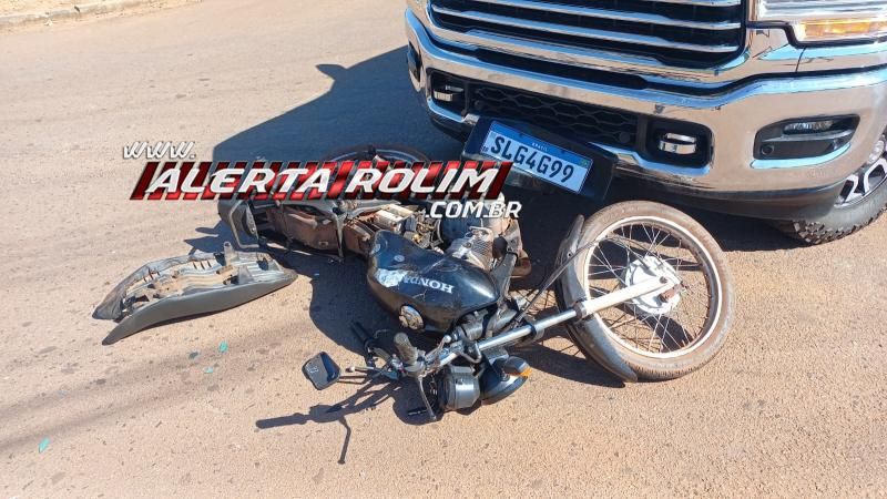 Motociclista fraturou uma das pernas ao ser atingido por caminhonete nessa manhã, em Rolim de Moura Motociclista fraturou uma das pernas ao ser atingido por caminhonete nessa manhã, em Rolim de Moura