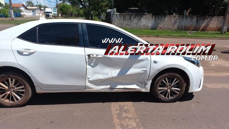 Acidente de trânsito envolvendo dois carros foi registrado nessa manhã, em Rolim de Moura Acidente de trânsito envolvendo dois carros foi registrado nessa manhã, em Rolim de Moura