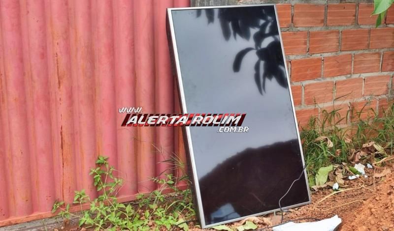 Após tentativa de fuga, ao pular muros e cercas, dois foragidos da prisão foram recapturados pela PM, em Rolim de Moura Após tentativa de fuga, ao pular muros e cercas, dois foragidos da prisão foram recapturados pela PM, em Rolim de Moura