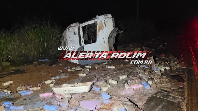 ATUALIZAÇÃO - Motoristas morreram em grave acidente envolvendo 3 carretas nessa madrugada na RO 010, em Rolim de Moura ATUALIZAÇÃO - Motoristas morreram em grave acidente envolvendo 3 carretas nessa madrugada na RO 010, em Rolim de Moura