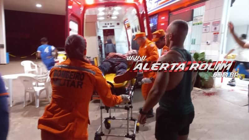 ATUALIZADA – Identificado homem que sofreu disparos, durante discussão em conveniência de posto, em Rolim de Moura - Veja o vídeo ATUALIZADA – Identificado homem que sofreu disparos, durante discussão em conveniência de posto, em Rolim de Moura - Veja o vídeo