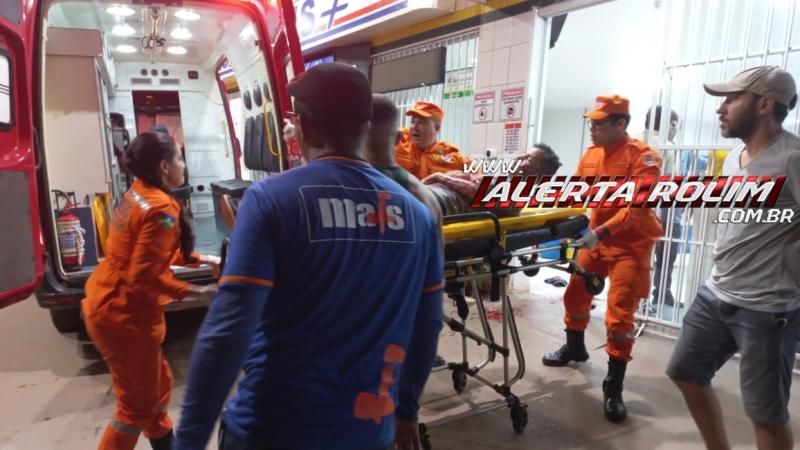 ATUALIZADA – Identificado homem que sofreu disparos, durante discussão em conveniência de posto, em Rolim de Moura - Veja o vídeo ATUALIZADA – Identificado homem que sofreu disparos, durante discussão em conveniência de posto, em Rolim de Moura - Veja o vídeo