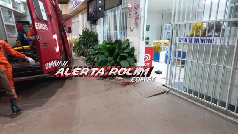 ATUALIZADA – Identificado homem que sofreu disparos, durante discussão em conveniência de posto, em Rolim de Moura - Veja o vídeo ATUALIZADA – Identificado homem que sofreu disparos, durante discussão em conveniência de posto, em Rolim de Moura - Veja o vídeo